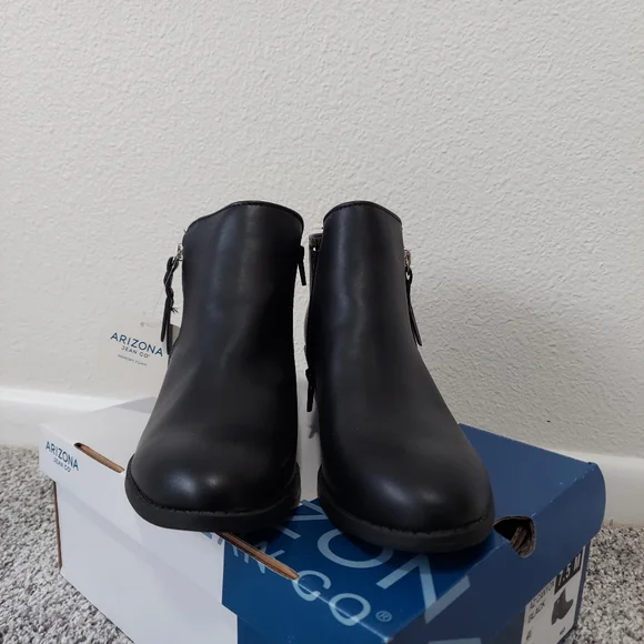 NWT Black Heeled Booties with Zipper - Picture 2 of 5